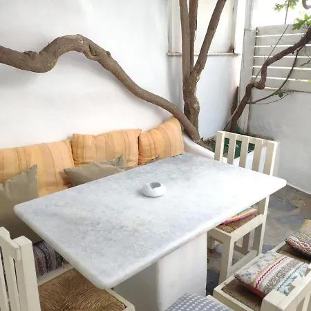 펜션 Lydia's Charming House In