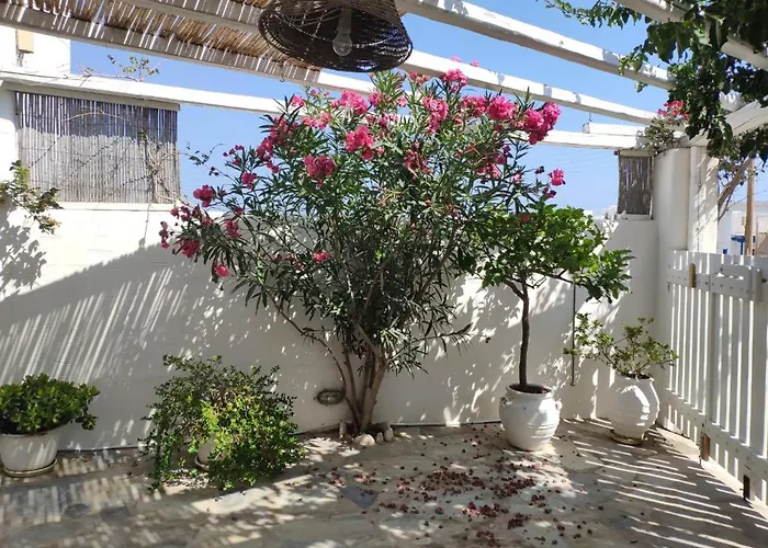 Lydia's Charming House In Náusza